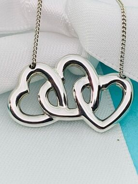 Tiffany & Co. Elsa Peretti Sterling Silver Triple Open Heart Link Necklace 16”